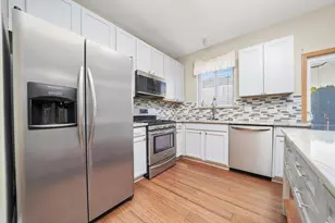 409 Evergreen Cir, Gilberts, IL 60136 - Photo 8