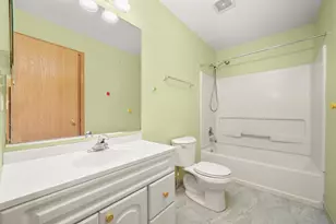 409 Evergreen Cir, Gilberts, IL 60136 - Photo 12