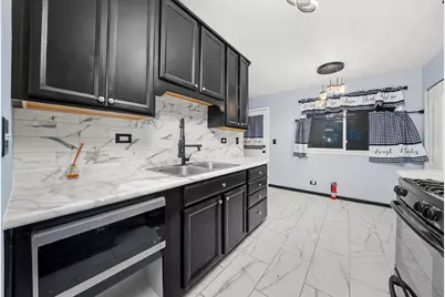 3056 Kingston Court, Streamwood, IL 60107 - Photo 8