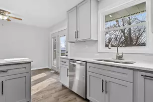 105 W Oak St, Coal City, IL 60416 - Photo 10