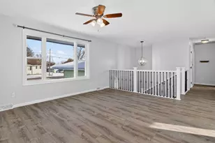 105 W Oak St, Coal City, IL 60416 - Photo 4