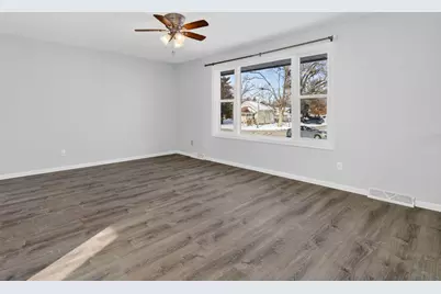 105 W Oak Street, Coal City, IL 60416 - Photo 2