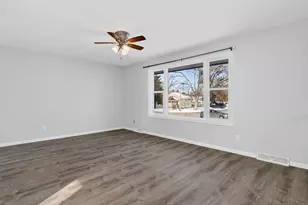 105 W Oak St, Coal City, IL 60416 - Photo 2