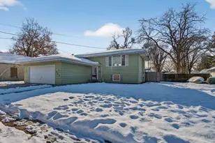 105 W Oak St, Coal City, IL 60416 - Photo 1
