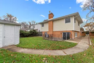 8311 N Olcott Ave, Niles, IL 60714 - Photo 2
