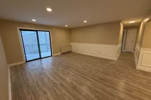 569 Somerset Ln, Crystal Lake, IL 60014 - Photo 2