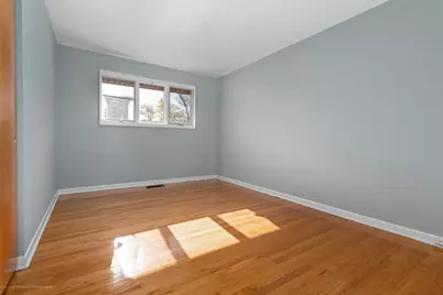 9043 Oriole Avenue, Morton Grove, IL 60053 - Photo 18