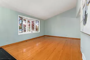 9043 Oriole Ave, Morton Grove, IL 60053 - Photo 14