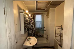 10547 S Corliss Ave, Chicago, IL 60628 - Photo 6