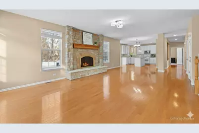 2647 Bainbridge Boulevard, West Chicago, IL 60185 - Photo 12