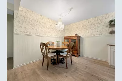 124 N Whistler C4 Avenue #C4, Freeport, IL 61032 - Photo 2