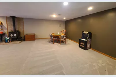 24200 Hillcrest Drive, Sterling, IL 61081 - Photo 12