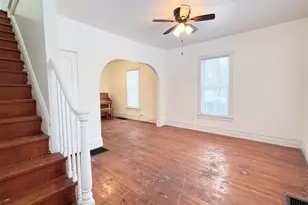 721 Dean St, Woodstock, IL 60098 - Photo 2