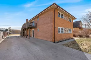 7653 S Roberts Rd, Bridgeview, IL 60455 - Photo 2