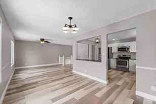 702 Devonshire Dr, Champaign, IL 61820 - Photo 8