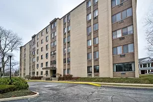 9745 S Karlov Ave, Oak Lawn, IL 60453 - Photo 1