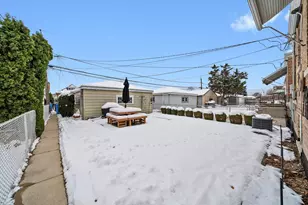 3915 W 64th Pl, Chicago, IL 60629 - Photo 28