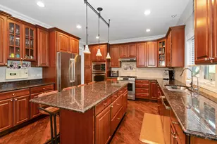 7715 Virginia Ct, Willowbrook, IL 60527 - Photo 6