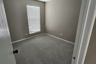 44 E Shag Bark Ln, Streamwood, IL 60107 - Photo 8