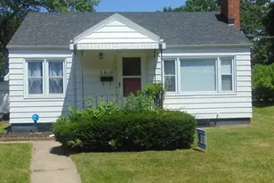 3618 Maple Ave, McHenry, IL 60050 - Photo 2