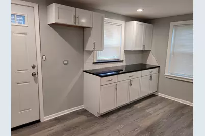 8617 S Bennett Avenue, Chicago, IL 60617 - Photo 4