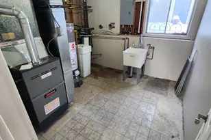 10 Lincoln St, Lake in the Hills, IL 60156 - Photo 18