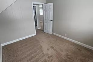 10 Lincoln St, Lake in the Hills, IL 60156 - Photo 16