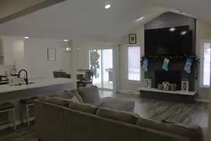 908 Glenmore Ln, Elgin, IL 60124 - Photo 10