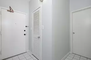 9098 W Terrace Dr, Niles, IL 60714 - Photo 4