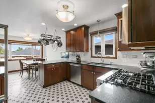 9429 S 55th Ave, Oak Lawn, IL 60453 - Photo 4