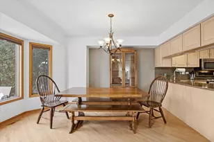 8539 Thistlewood Ct, Darien, IL 60561 - Photo 6