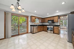 9047 W Oak Crest Ct, Palos Hills, IL 60465 - Photo 10