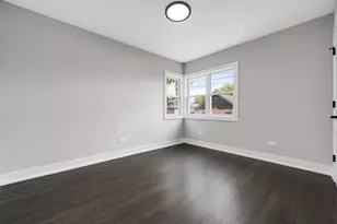 8449 S Euclid Ave, Chicago, IL 60617 - Photo 12