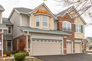 431 Pine Lake Cir, Vernon Hills, IL 60061 - Photo 2