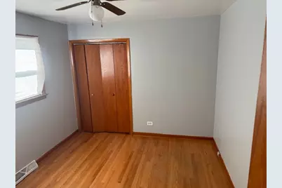 9855 S California Avenue, Evergreen Park, IL 60805 - Photo 4