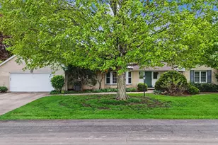 3 Lake Park Rd, Champaign, IL 61822 - Photo 2