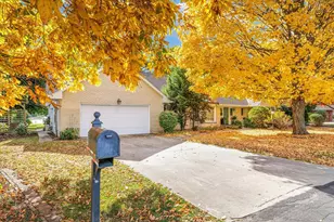 3 Lake Park Rd, Champaign, IL 61822 - Photo 2