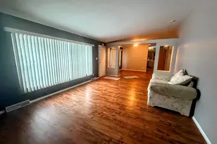 1075 Beechnut Cir, Manteno, IL 60950 - Photo 4