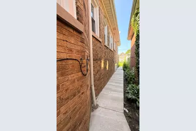 1048 W 92nd Place, Chicago, IL 60620 - Photo 6