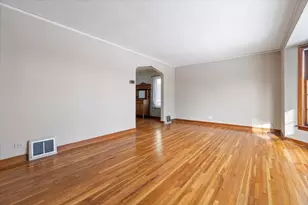 9108 S Utica Ave, Evergreen Park, IL 60805 - Photo 2