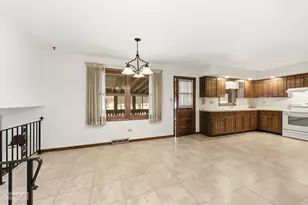 15 Navajo Ct, Oswego, IL 60543 - Photo 4