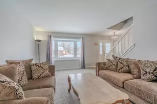 601 Bluff St, Carol Stream, IL 60188 - Photo 4