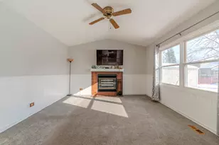 601 Bluff St, Carol Stream, IL 60188 - Photo 10