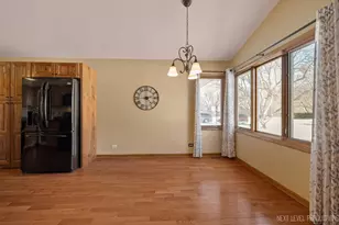 104 Briar Ln, North Aurora, IL 60542 - Photo 8