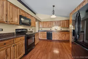 104 Briar Ln, North Aurora, IL 60542 - Photo 12