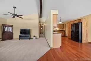 104 Briar Ln, North Aurora, IL 60542 - Photo 4