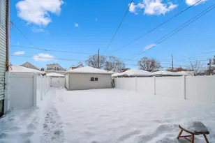 10748 S Ave N, Chicago, IL 60617 - Photo 4