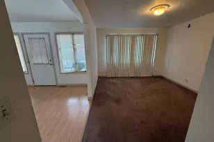 740 N Elmwood Dr, Aurora, IL 60506 - Photo 12