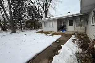 740 N Elmwood Dr, Aurora, IL 60506 - Photo 24