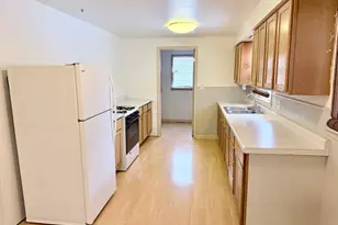 740 N Elmwood Dr, Aurora, IL 60506 - Photo 6